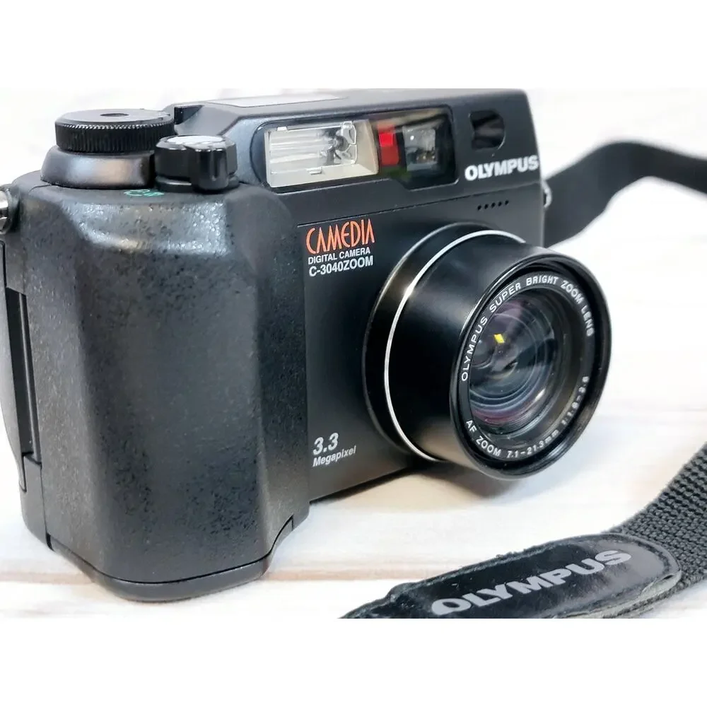 Olympus CAMEDIA C-3040 Zoom 3.3MP Digital Camera - Black W/Case Tested